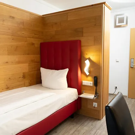 Donauhotel Otel