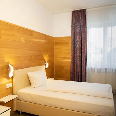 Donauhotel Otel 3*