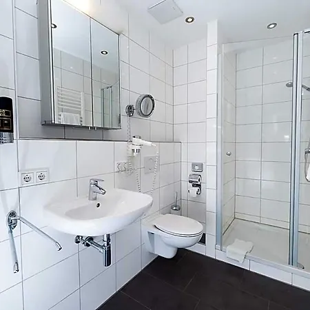 Donauhotel فندق